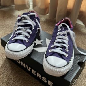 Women’s All Star Converse really nice casual wear comfortable converse